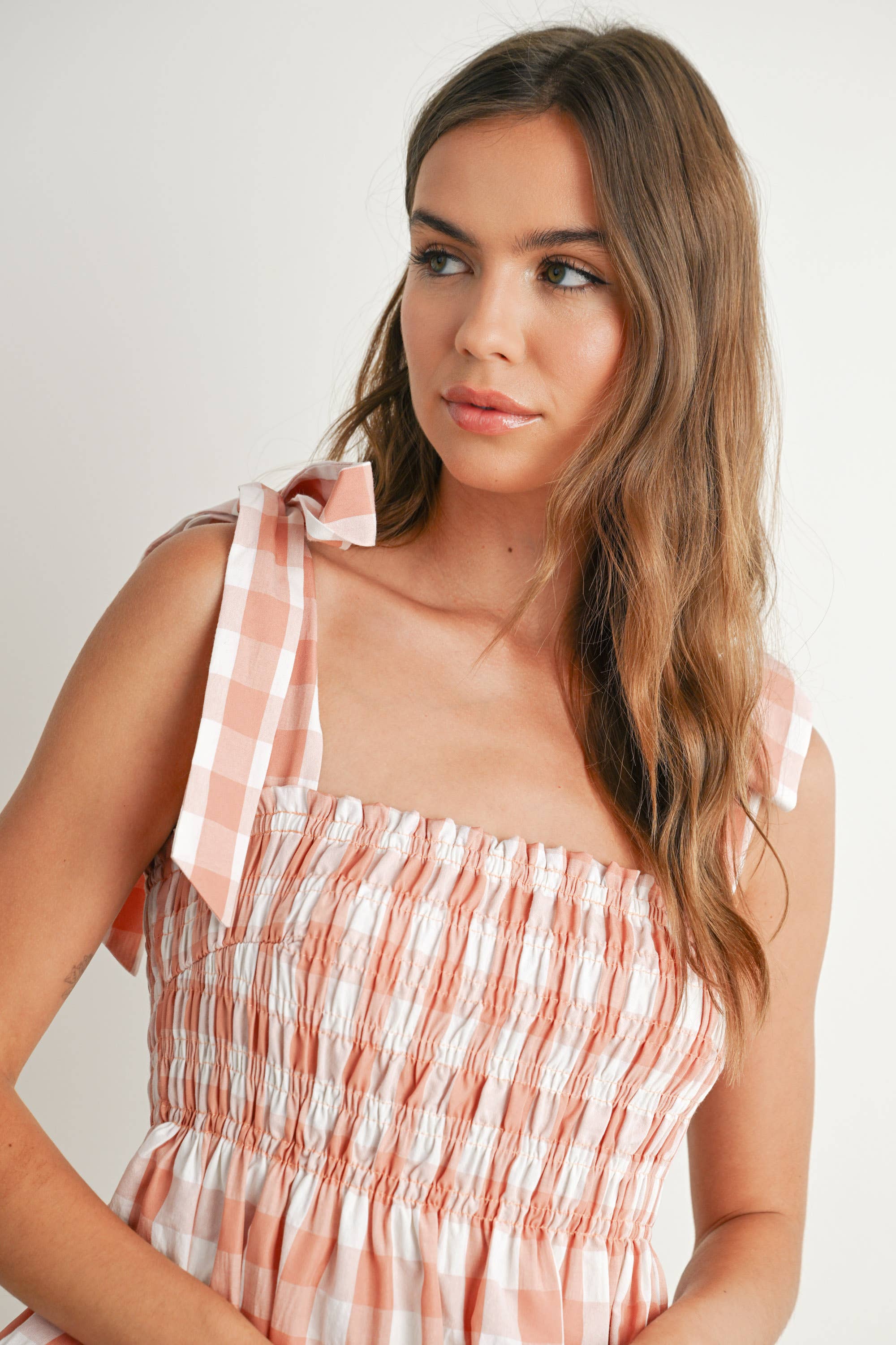 BUTTERMELON – wholesale Klänning - Dam – Klänning med knytband och volanger - BMD771430