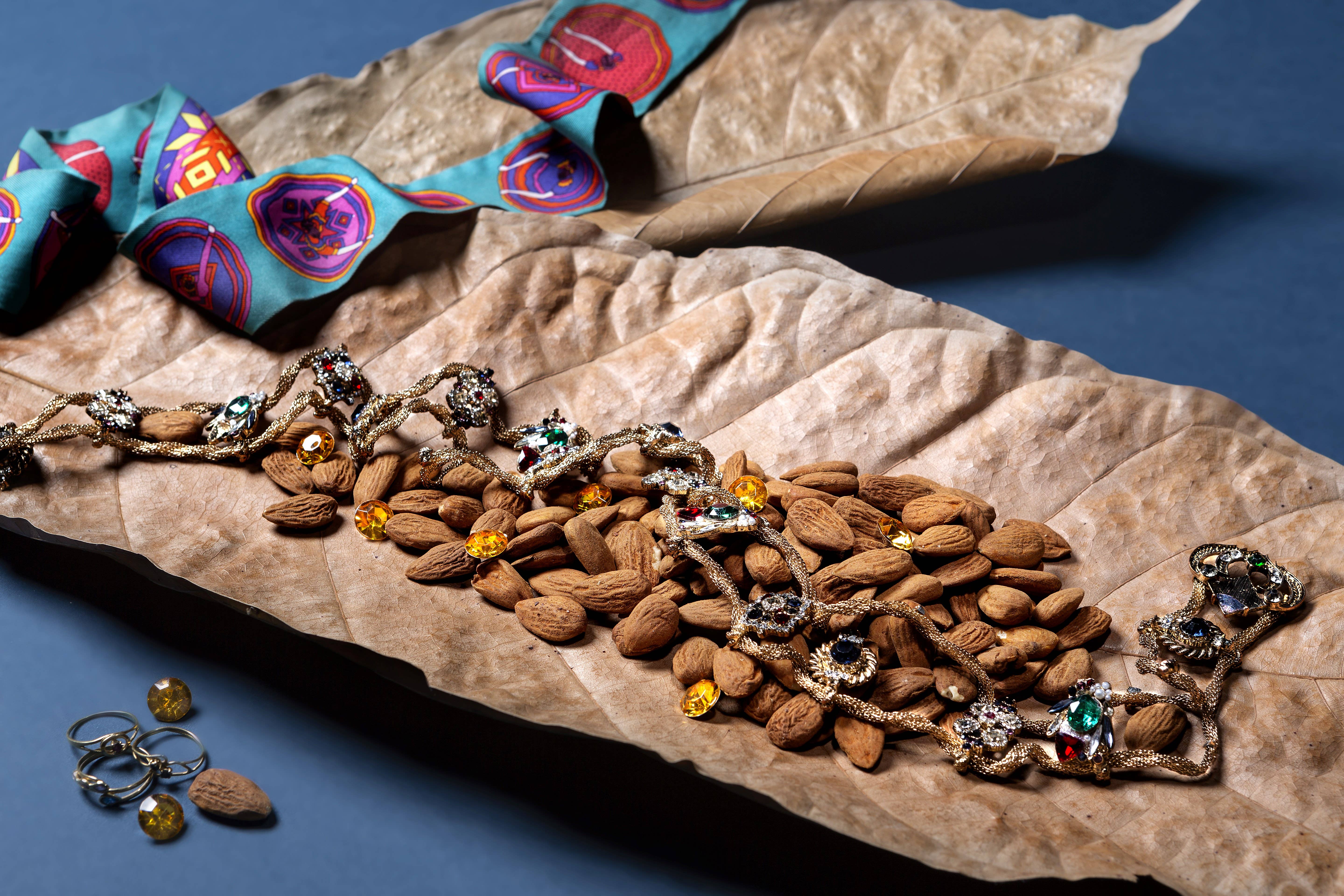 DONNA ELVIRA dolceria di Roccasalva Elvira - Wholesale Chocolate Bar - IGP Modica chocolate with almonds4