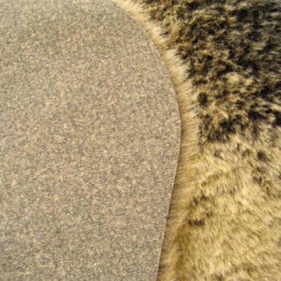 peau de grizzli classique pour la vente par Walk on Me