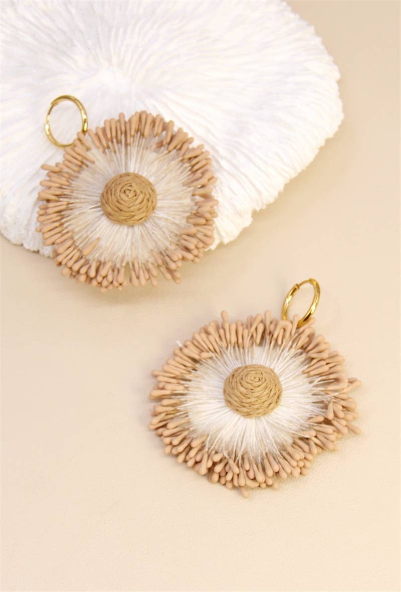 BELLISSIMA BIJOUX – Großhandel Ohrhänger – Boho-Blumenohrringe aus geflochtener Raffia5