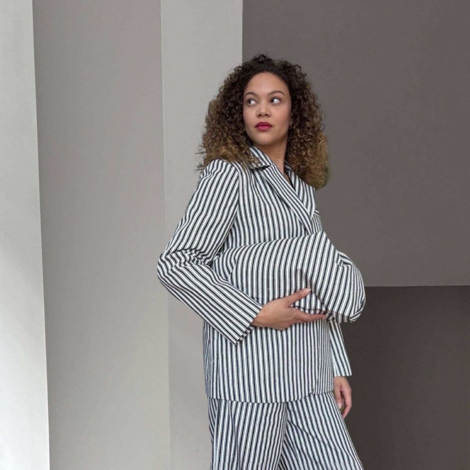 London Atelier Byproduct – wholesale Suit set – Women′s – Black White Striped Blazer Trousers Corset And Tote Bag Four Piece Set2