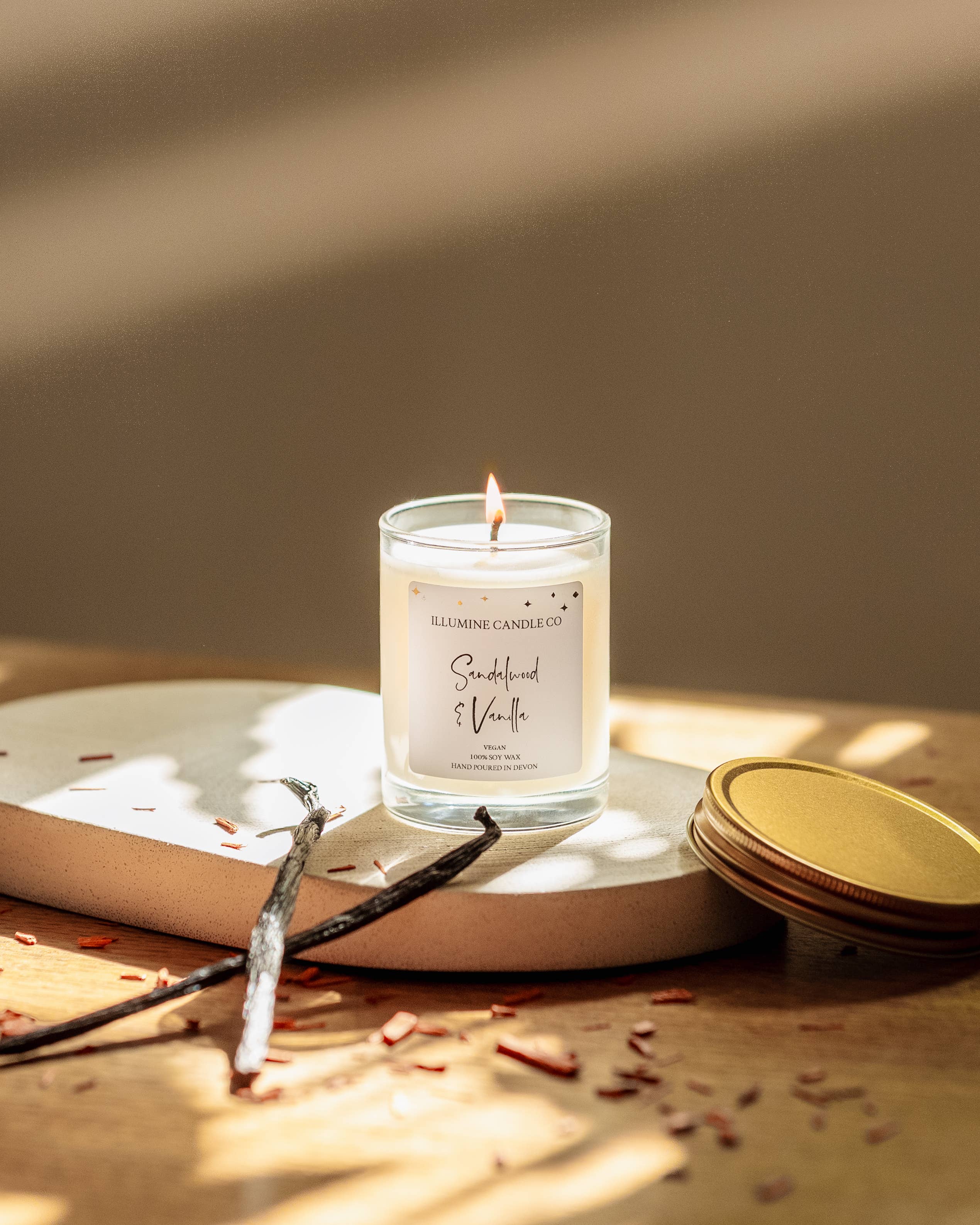 Ilumine Candle Co. – wholesale Jar/filled candle – Sandalwood & Vanilla Soy Wax Candle1