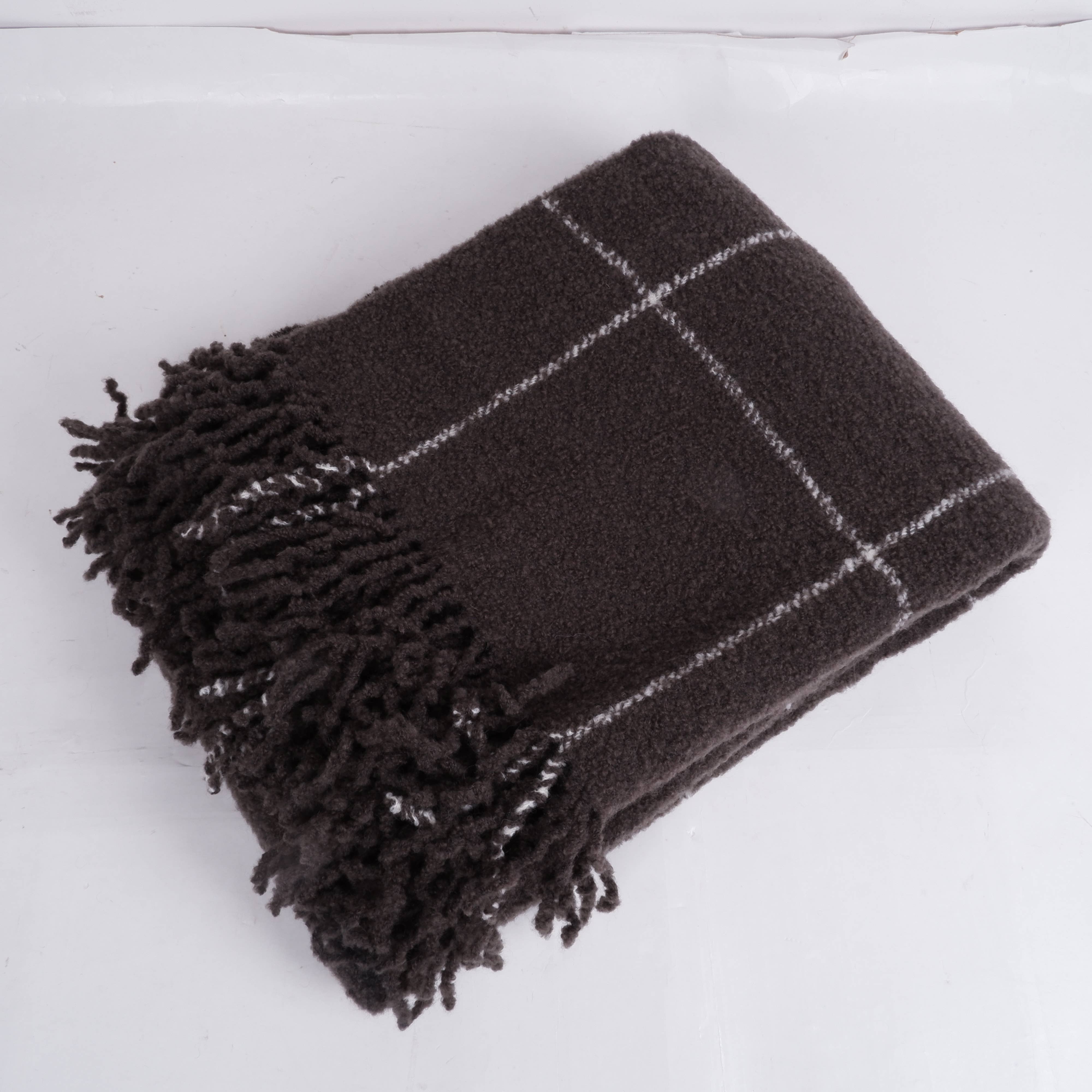 NorraVilla - Wholesale Throw Blanket - Wool Blanket - Teddy boucle   - dark green squares1