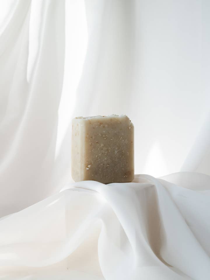 Sanfte Reinigungsseife mit Hafer für den Großhandel von Blossm Organic