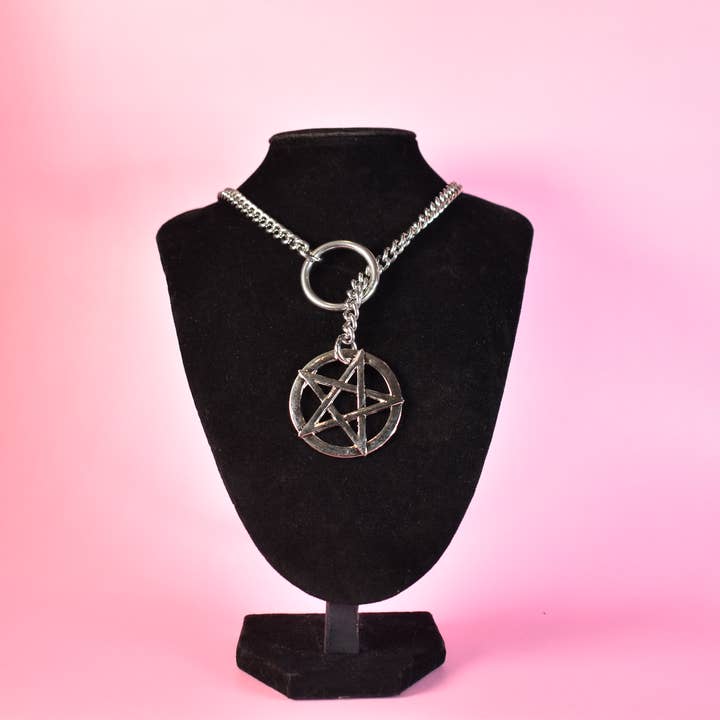 Naughty Pawsies - Wholesale Jewelry - Men's - Silver Pentagram Ring Slip Chain