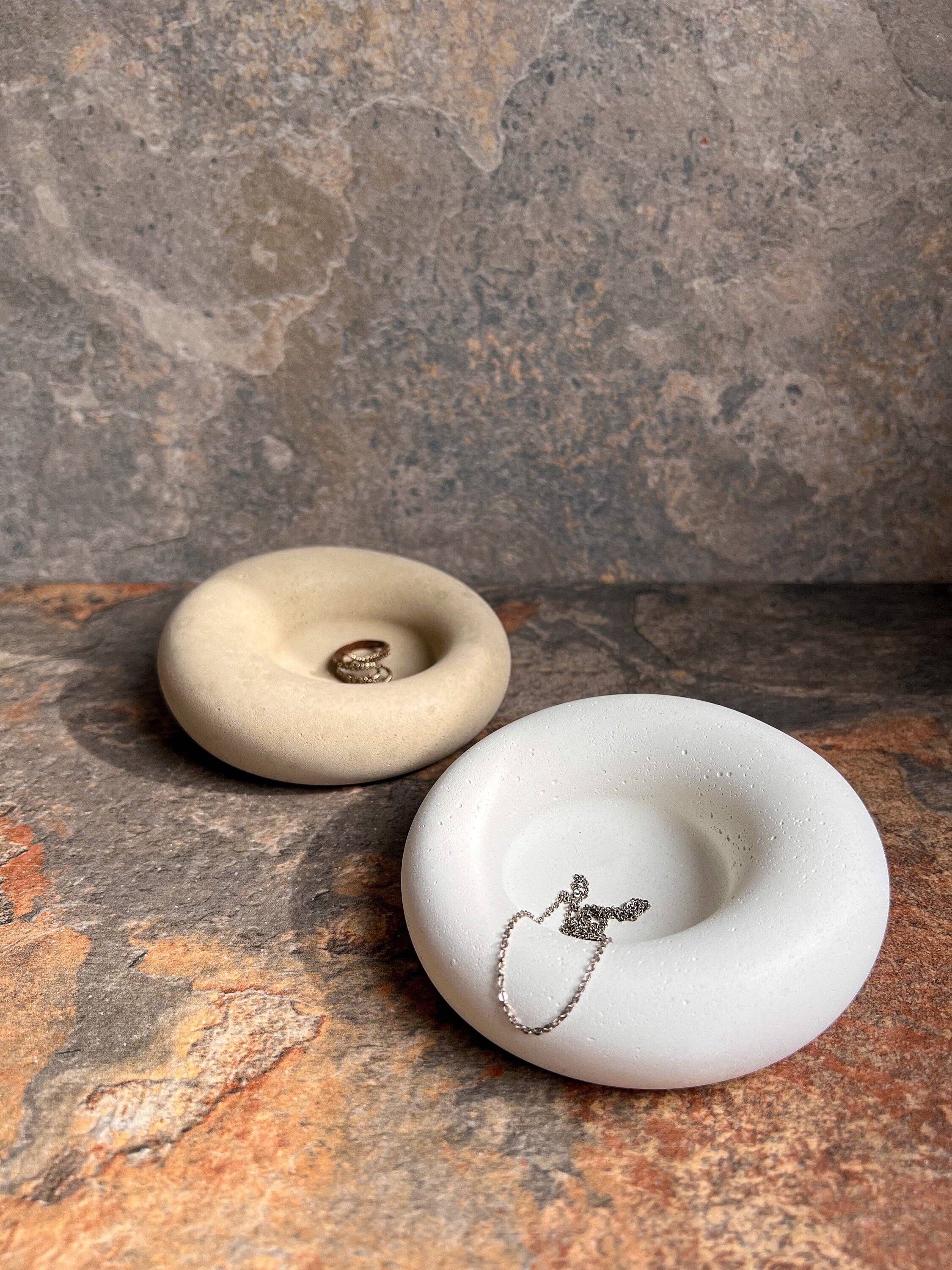 Minimal Loot Design – wholesale Smyckesfat – Betongskål med bubbelmönster, molnformad bricka, bricka för småsaker och smyckesvisning9