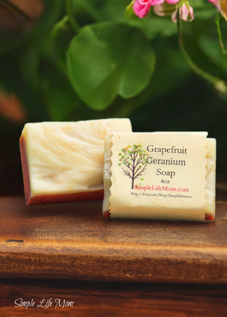 Simple Life Mom - Vente Pains de savon - SAVON PAMPLEMOUSSE GÉRANIUM - Géranium, Savon Naturel Fait Main avec des huiles essentielles, savon à froid biologique et à base de plantes4