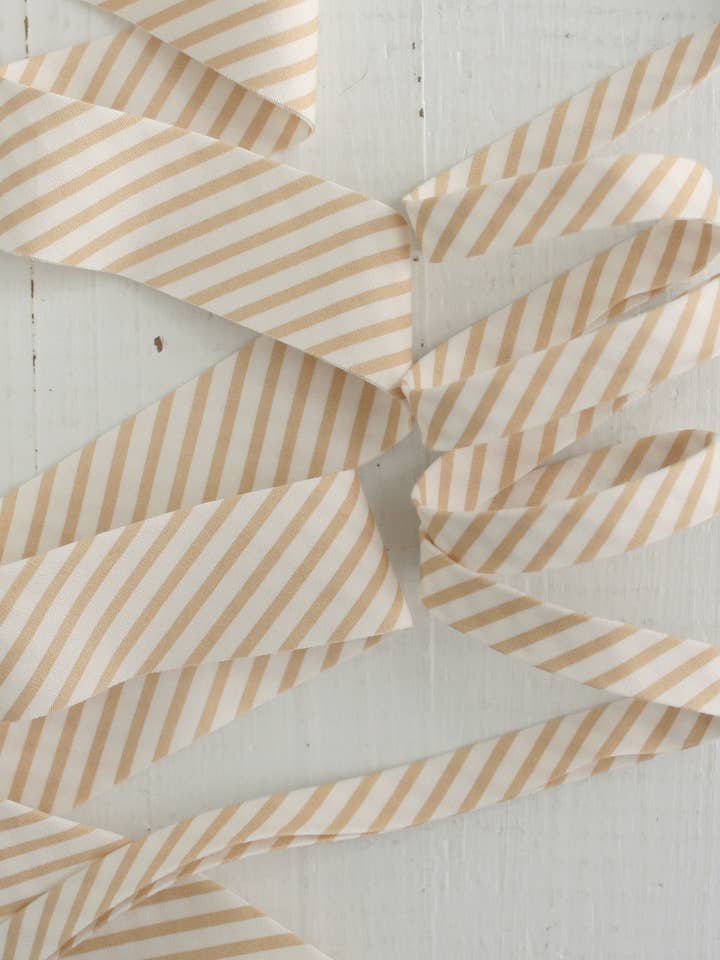 Biais double pli de 1/2" - Rayure beige 100% coton pour la vente par Bessie Pearl Binding Co