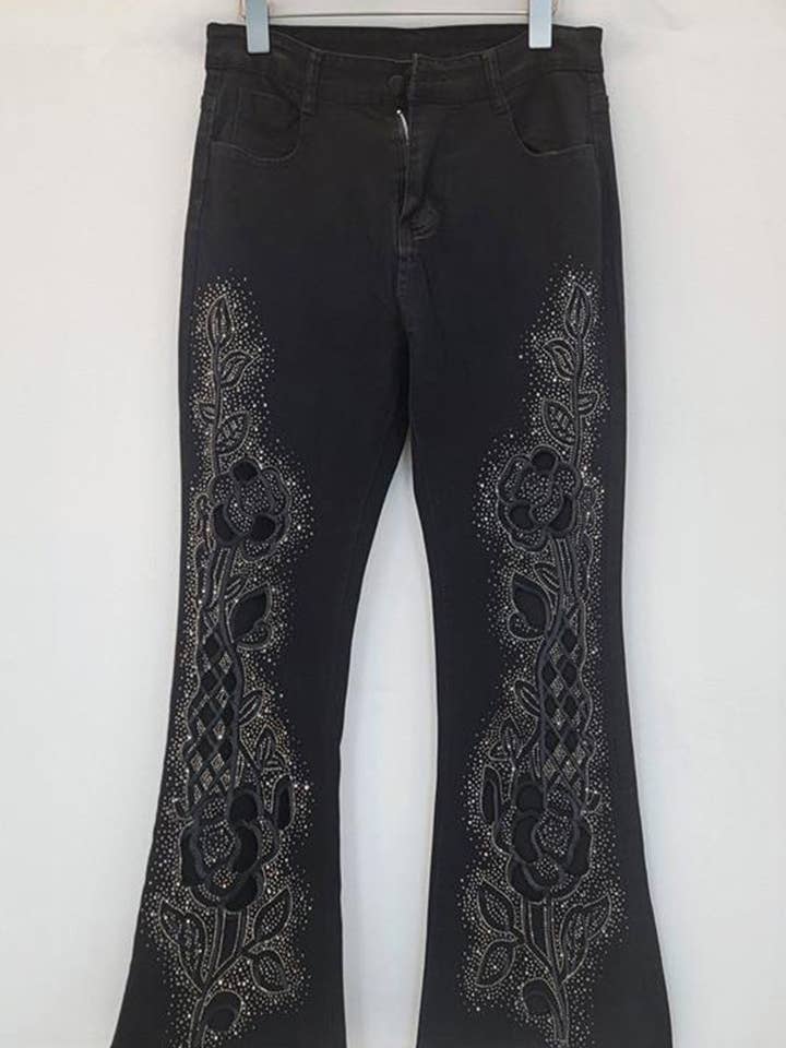Jean évasé avec détail floral pour la vente par Mccolin