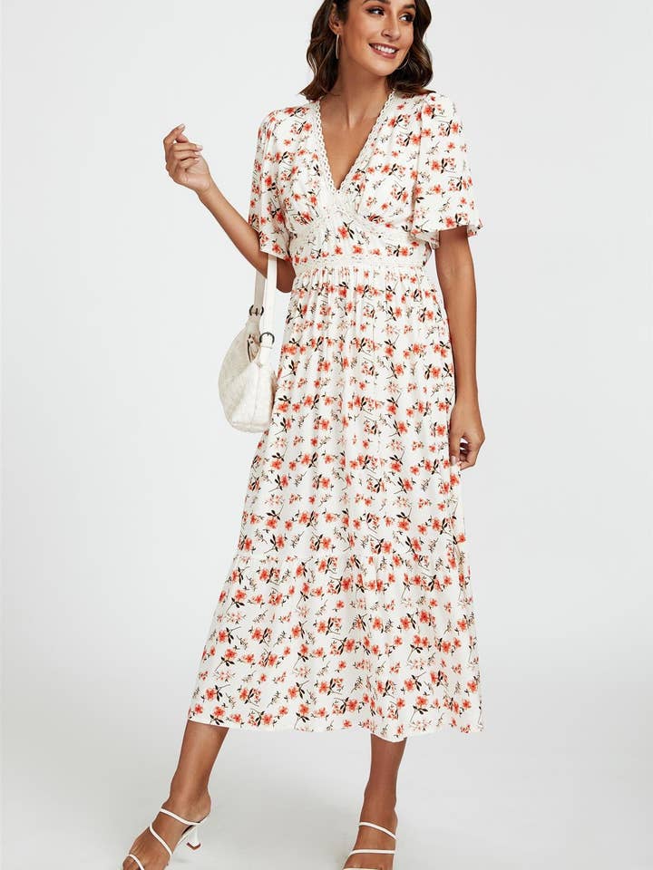 Rød blomsterprintet midikjole med blonde detaljer og engleærmer i creme for engroshandel hos FS Collection