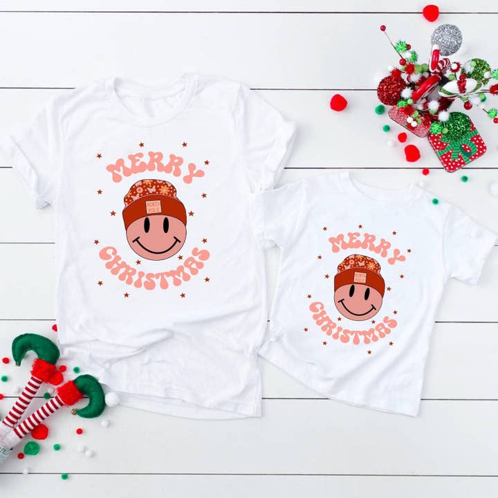 Merry Christmas Tee | Kerst familieshirts | Vakantieshirts | Bijpassende shirts | Vakantie T-shirts voor dames voor wholesale door Rad & Cove