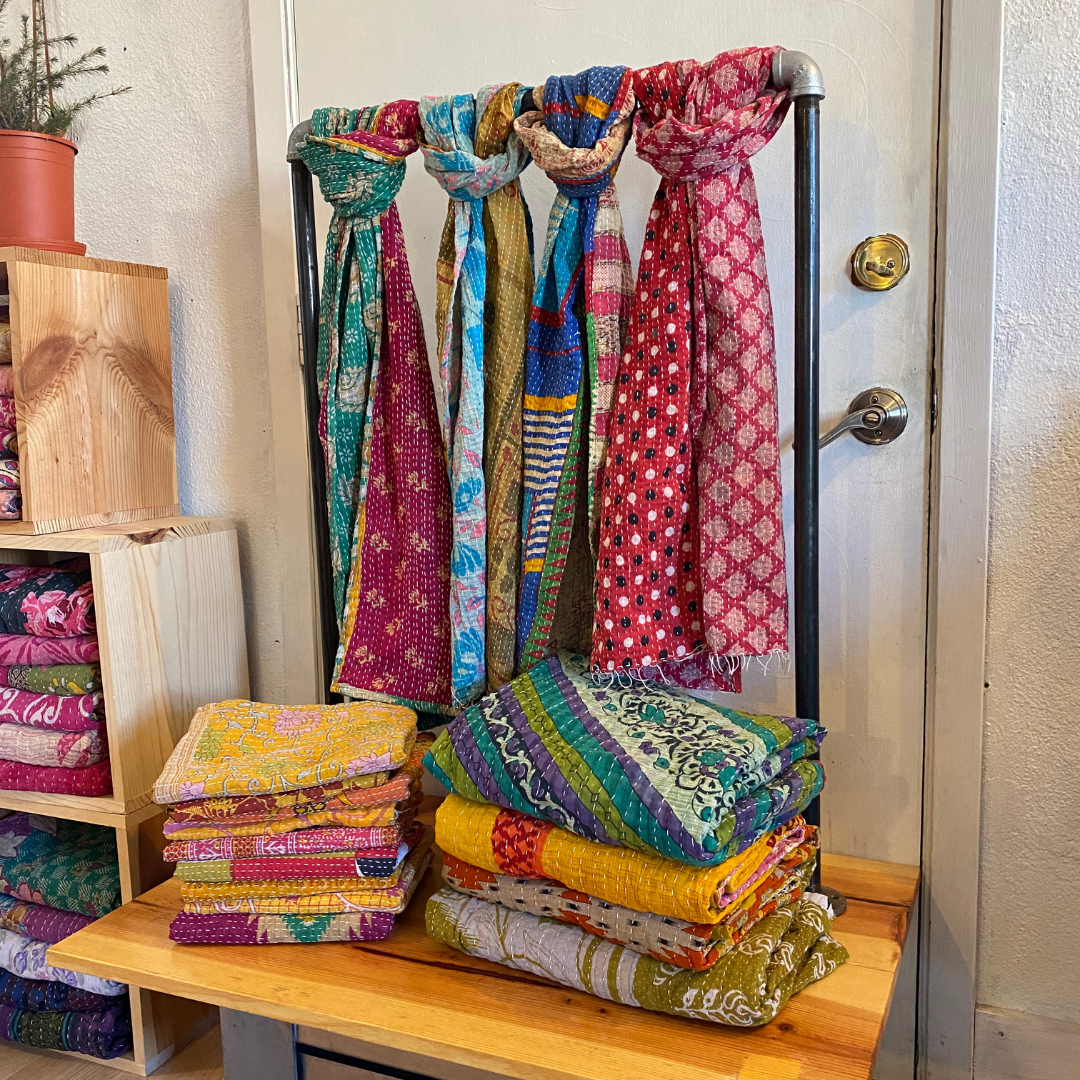 Seeds - Vente Écharpe – femme - Lot Kantha | Courtepointe, Écharpes et Saris Recyclés0