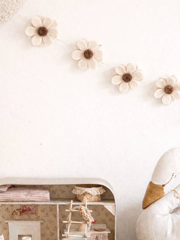 Guirnalda Flor de lana afieltrada - Color Marrón para venta al por mayor de Bee Boheme