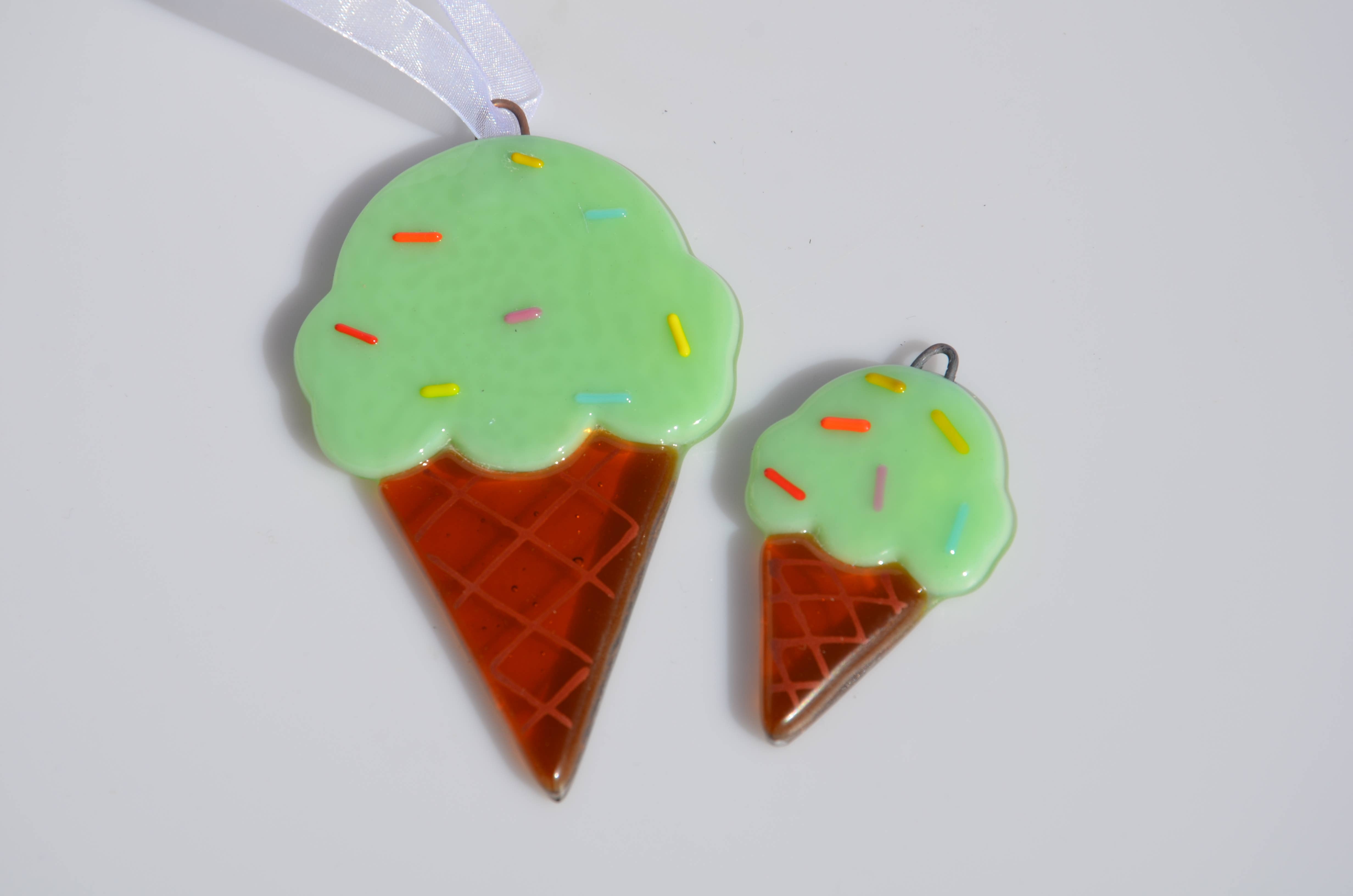 Pam Peters Designs – Großhandel Verzierung – Handgefertigte Eisschmuckstücke aus verschmolzenem Glas - Groß & Klein1