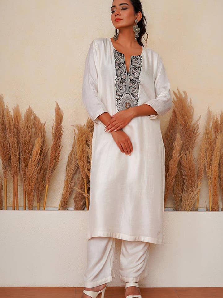 Yunikulondon – wholesale Top & pants set (NOT Loungewear) – Women's – Ivory Flowerette Kurta Set2