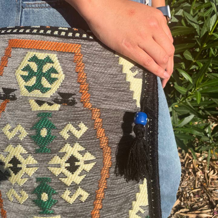 Ancient Wisdom – wholesale Crossbody bag – Women's – Pale Grey Kilim Messenger Festival Bag