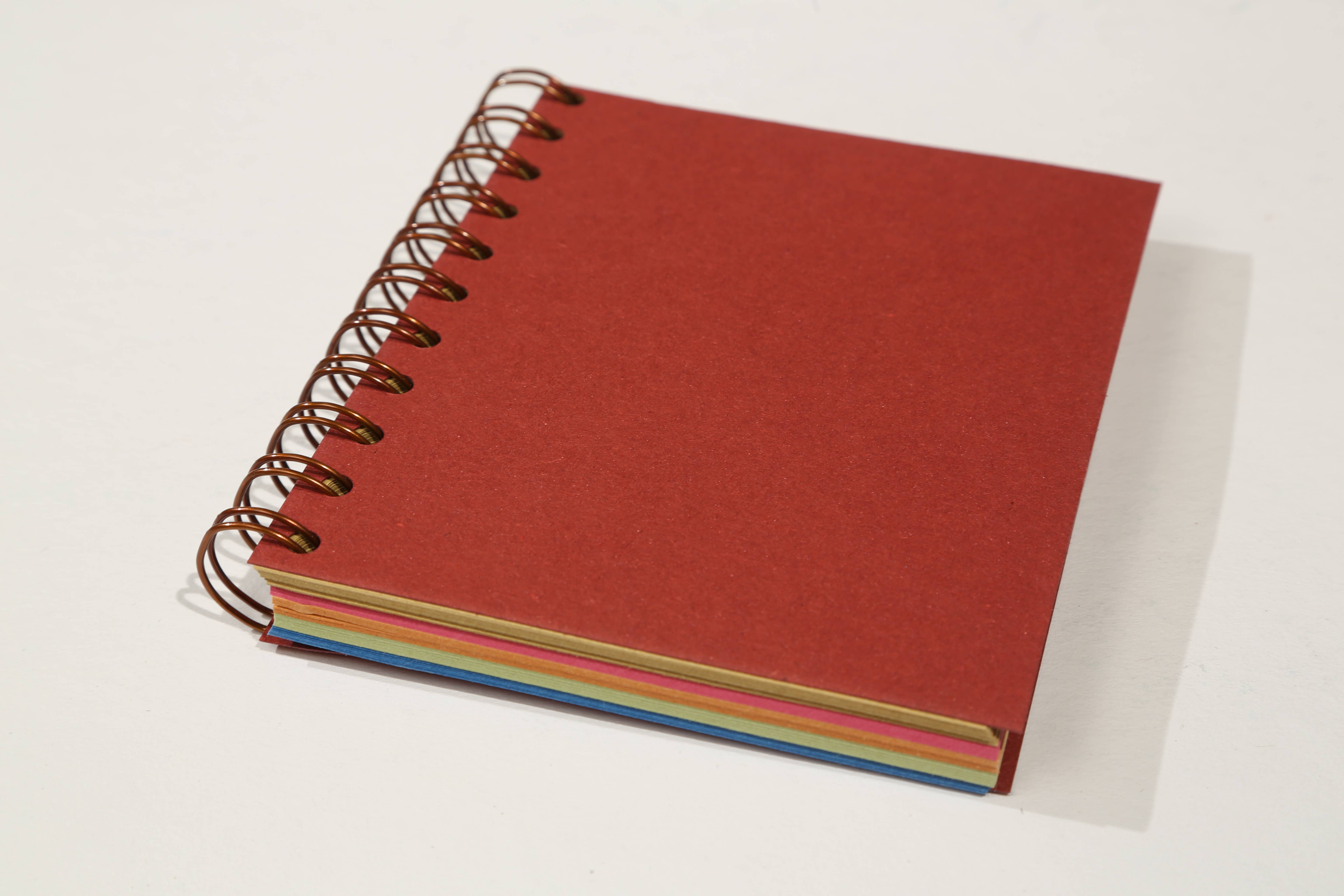 Maki Nature – wholesale Anteckningsblock – Spiralblock 11,5 x 13,5 cm med mångfärgade blad10