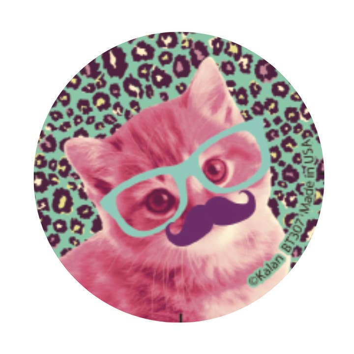 Rosa katt med glasögon och mustasch 1,25" rund knapp för wholesale av Kalan