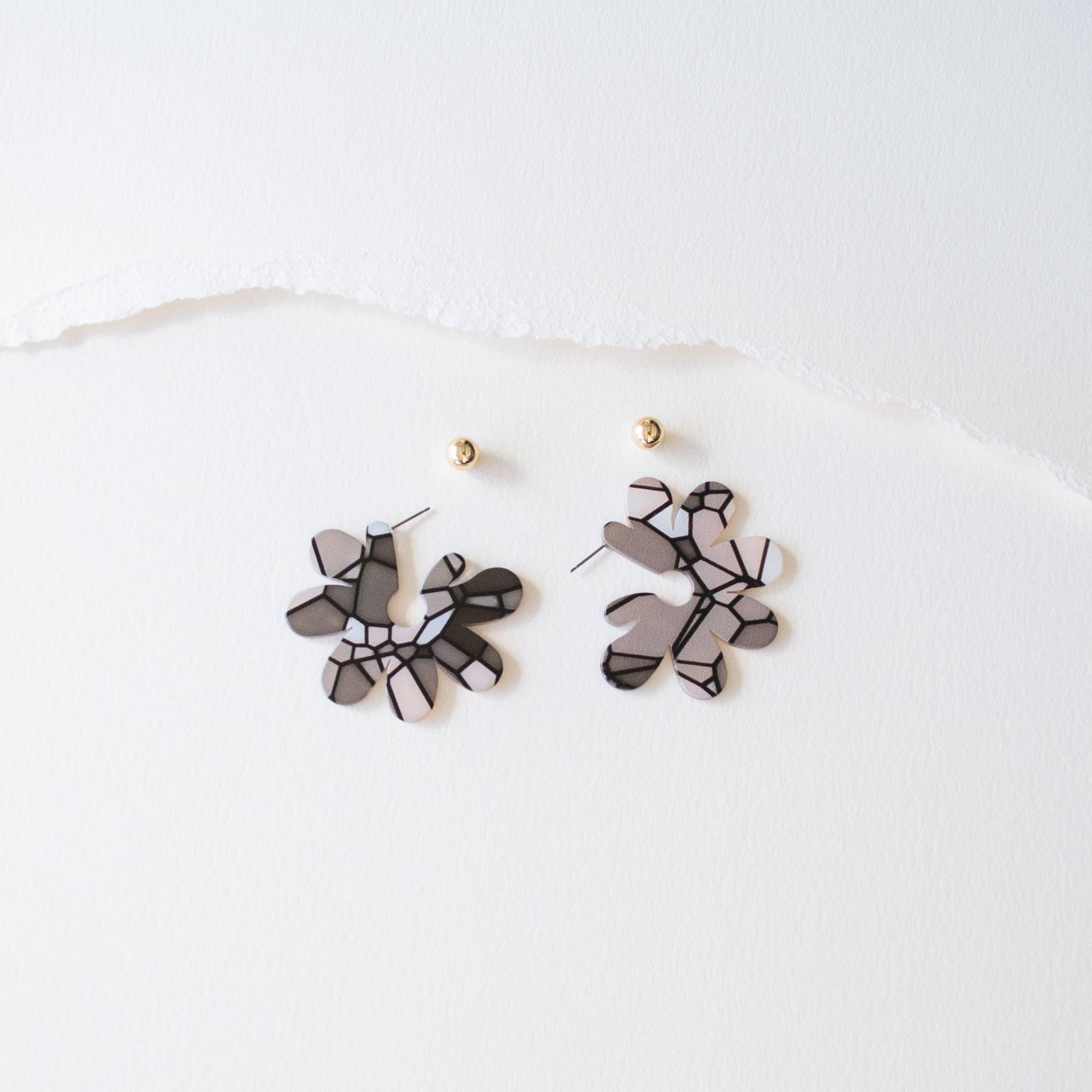 Tiepology - Venta al por mayor Pendientes de botón/aretes de poste - Pendientes de poste de ola de flores grandes2