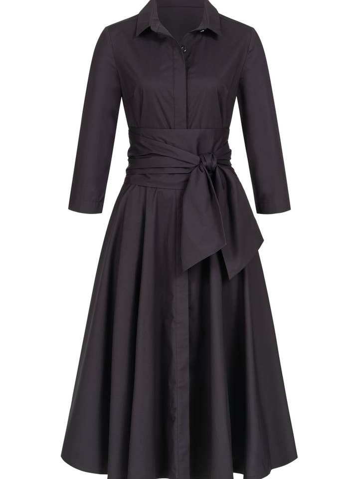 Robe-chemise noire avec ceinture nouée pour la vente par Marianna Déri GmbH
