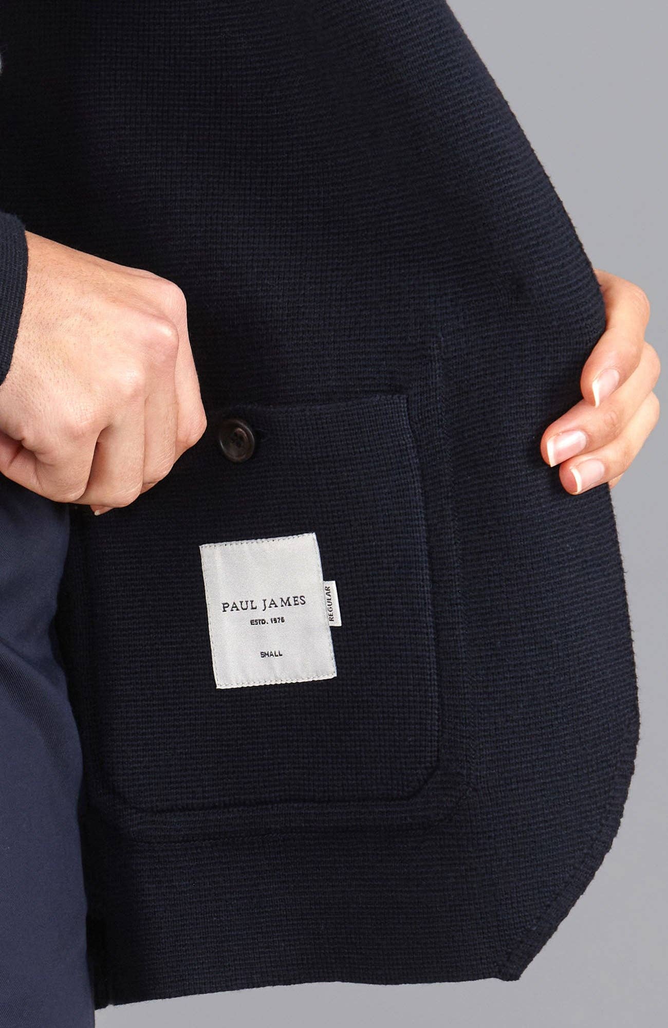 Paul James Knitwear – wholesale Blazer - Dam – Stickad kavaj i medelvikt bomull avslappnad passform för kvinnor12