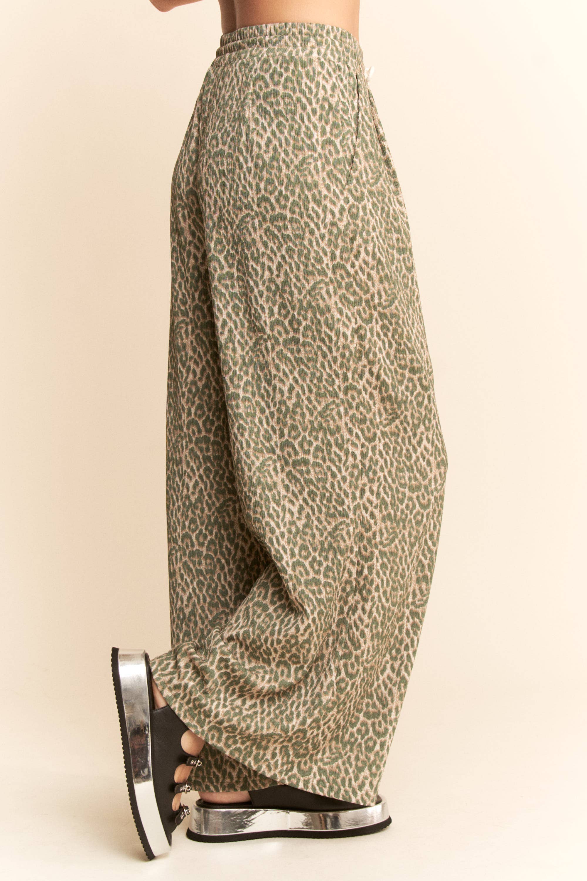 Davi & Dani - Wholesale Pants - Women's - WAIST STRING LEOPARD PRINTED STRAIGHT LONG  PANTS8