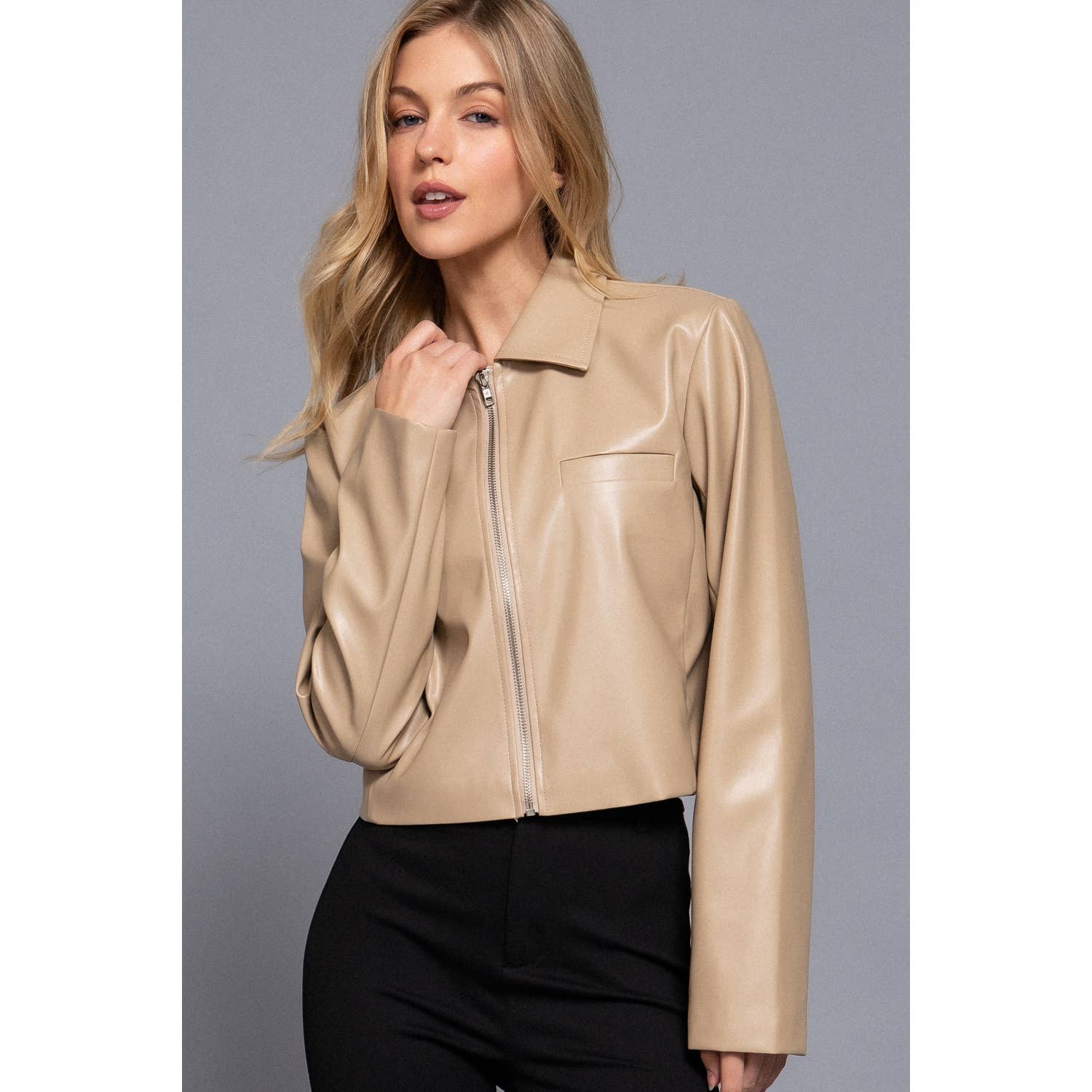 Apolline - Vendita all'ingrosso Giacca in pelle - Donna - GIACCA LUNGA SLV IN ECOPELLE CON COLLETTO A CAMICIA7