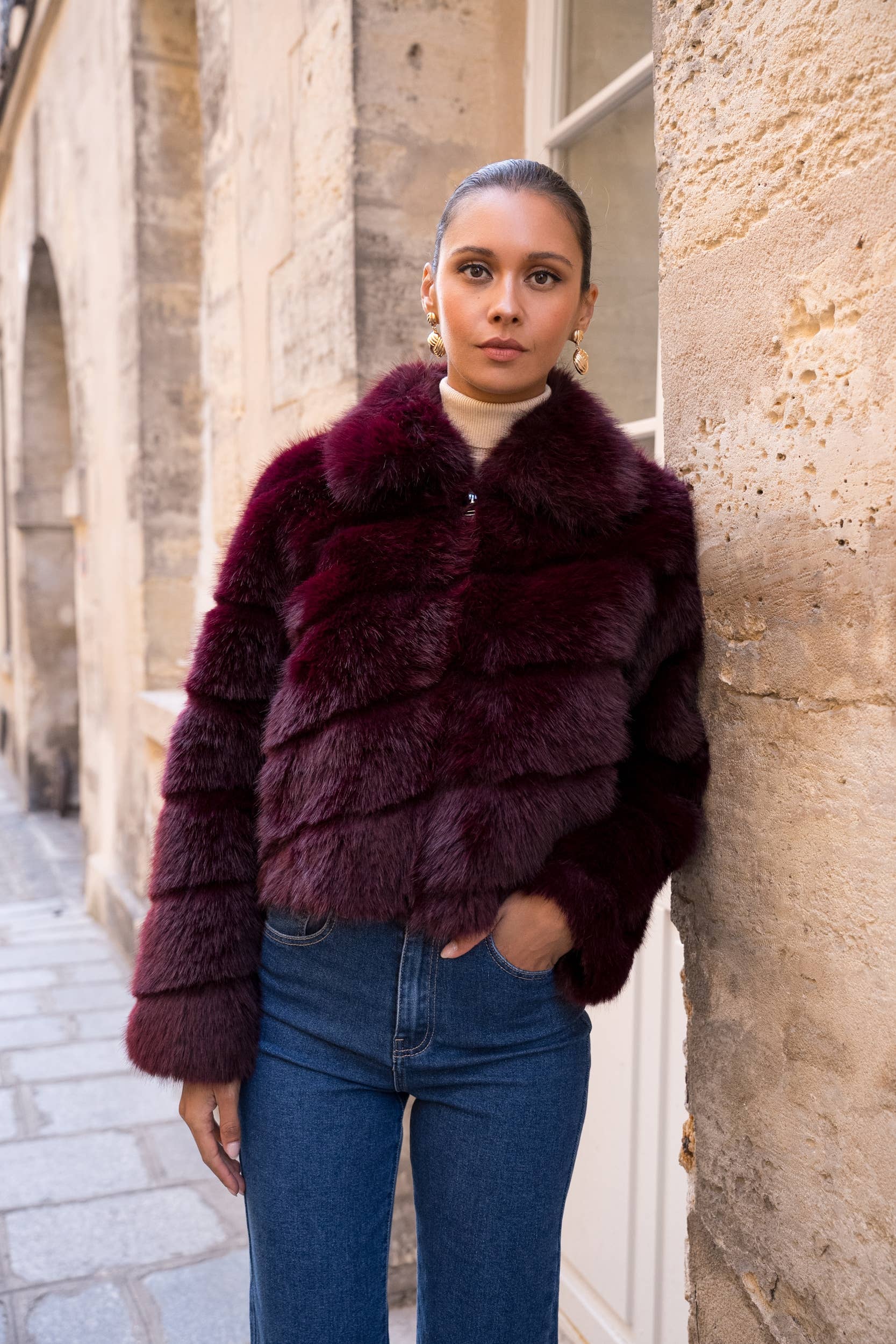 Attentif Paris - Wholesale Fur/Faux Fur Coat - Women's - Short faux fur coat with long hair and oblique stripes15