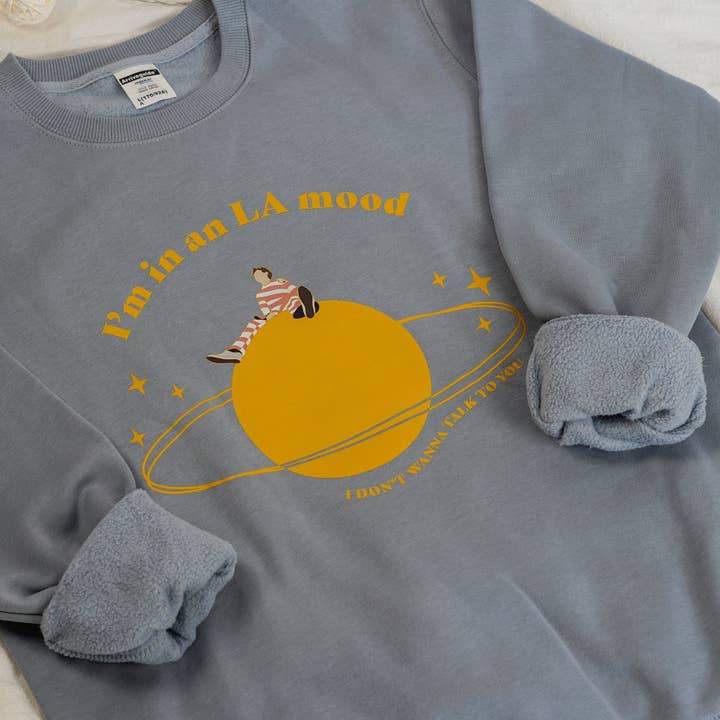 Sweat-shirt à encolure ras-du-cou et sweat à capuche HS Inspired Satellite pour la vente par To Be So Styles