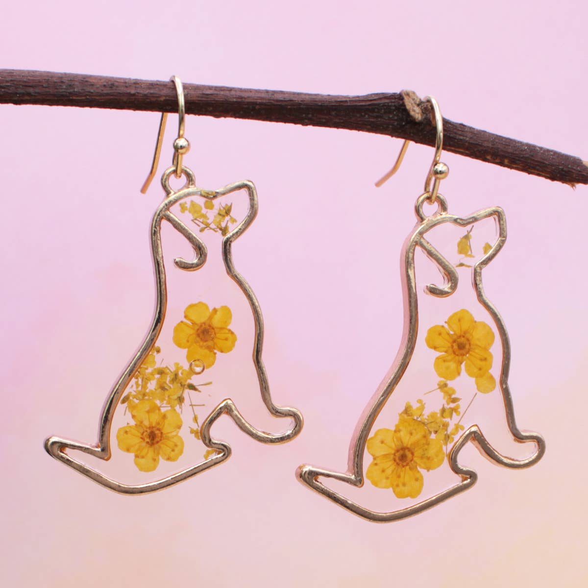 ZAD – wholesale Dangle earrings – Floral Friend Gold Dog Dried Flower Earrings3