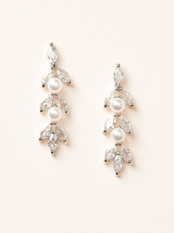 Boucles d'oreilles Sydney Pearl CZ pour la vente par Dareth Colburn Designs