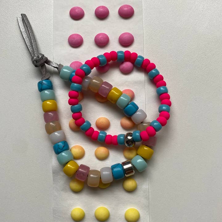 Bracelet en perles en pierre naturelle The Candy Buttons avec entretoise en argent pour la vente par LB Beadz