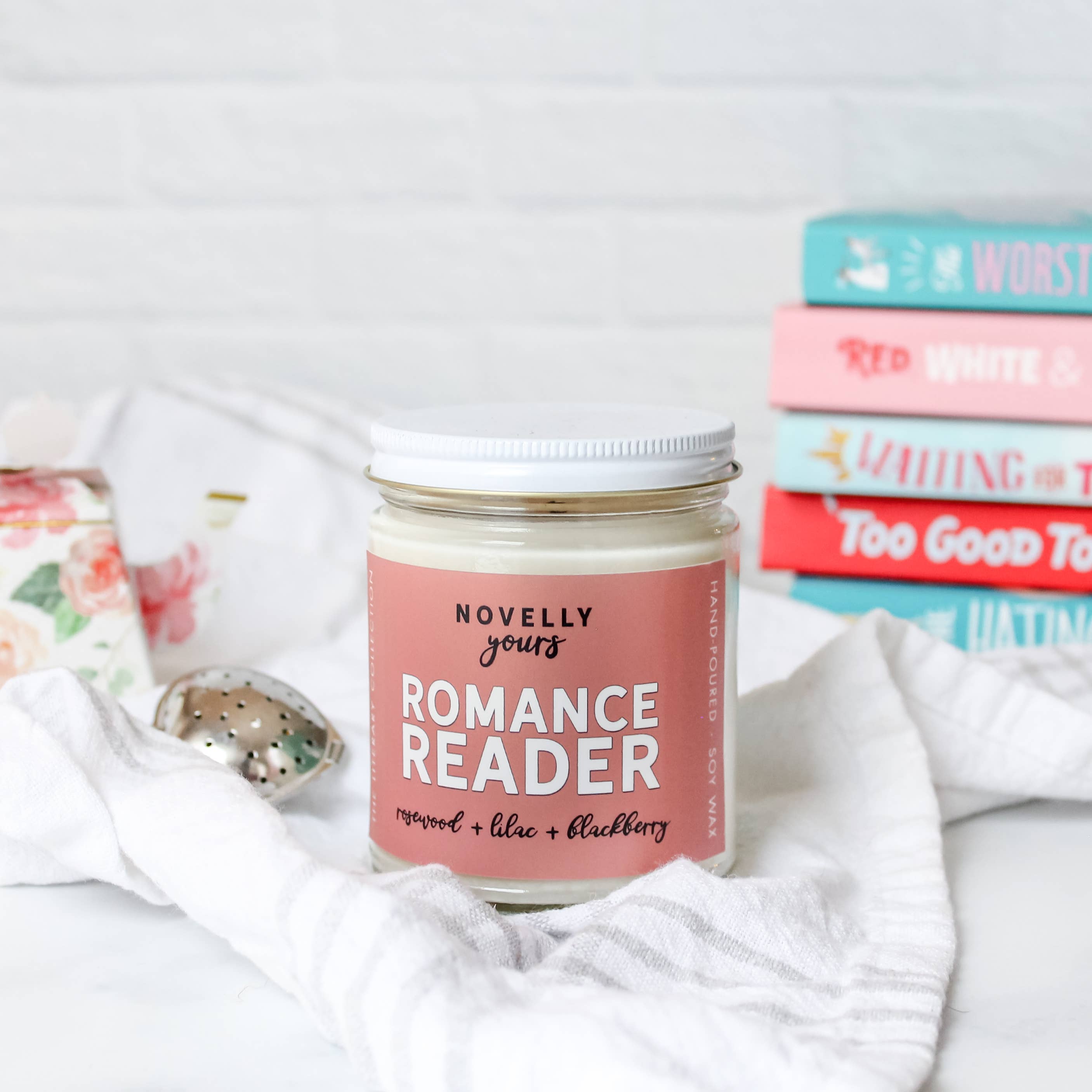 Novelly Yours - Vente Bougie en bocal - Bougie Romance Reader | Cadeau littéraire pour les amoureux des livres2