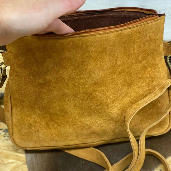 Crazy Heifers Wholesale - Wholesale Crossbody Bag - Women's - Clarabelle Crossbody