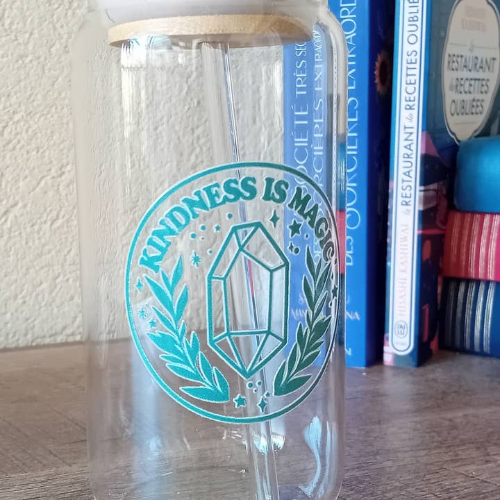 La baleine qui embosse - Wholesale Drinking Glass/Cup - Glass Tumbler 550ml - Kindness is Good - Glass Straw4
