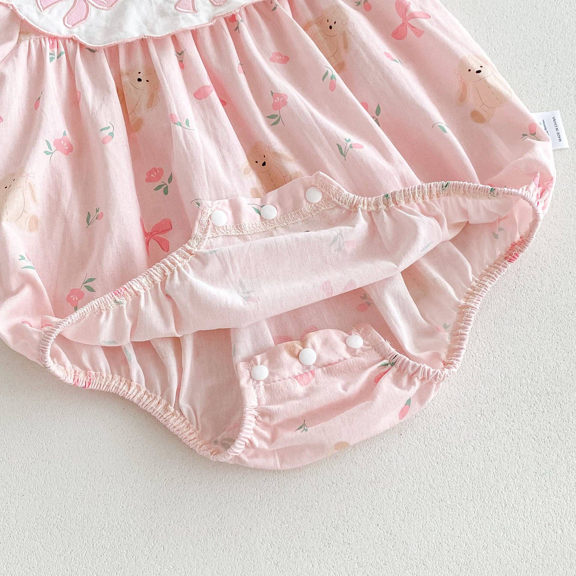 Rose Clair Body rose à manches courtes pour bébé fille avec motif ourson et nœuds, vente estivale. en vente sur Faire2