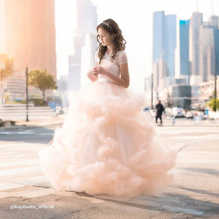 NEU! Schönes Kleid für Mädchen, Blumenmädchenkleid, Tüll für den Großhandel von Bajabella