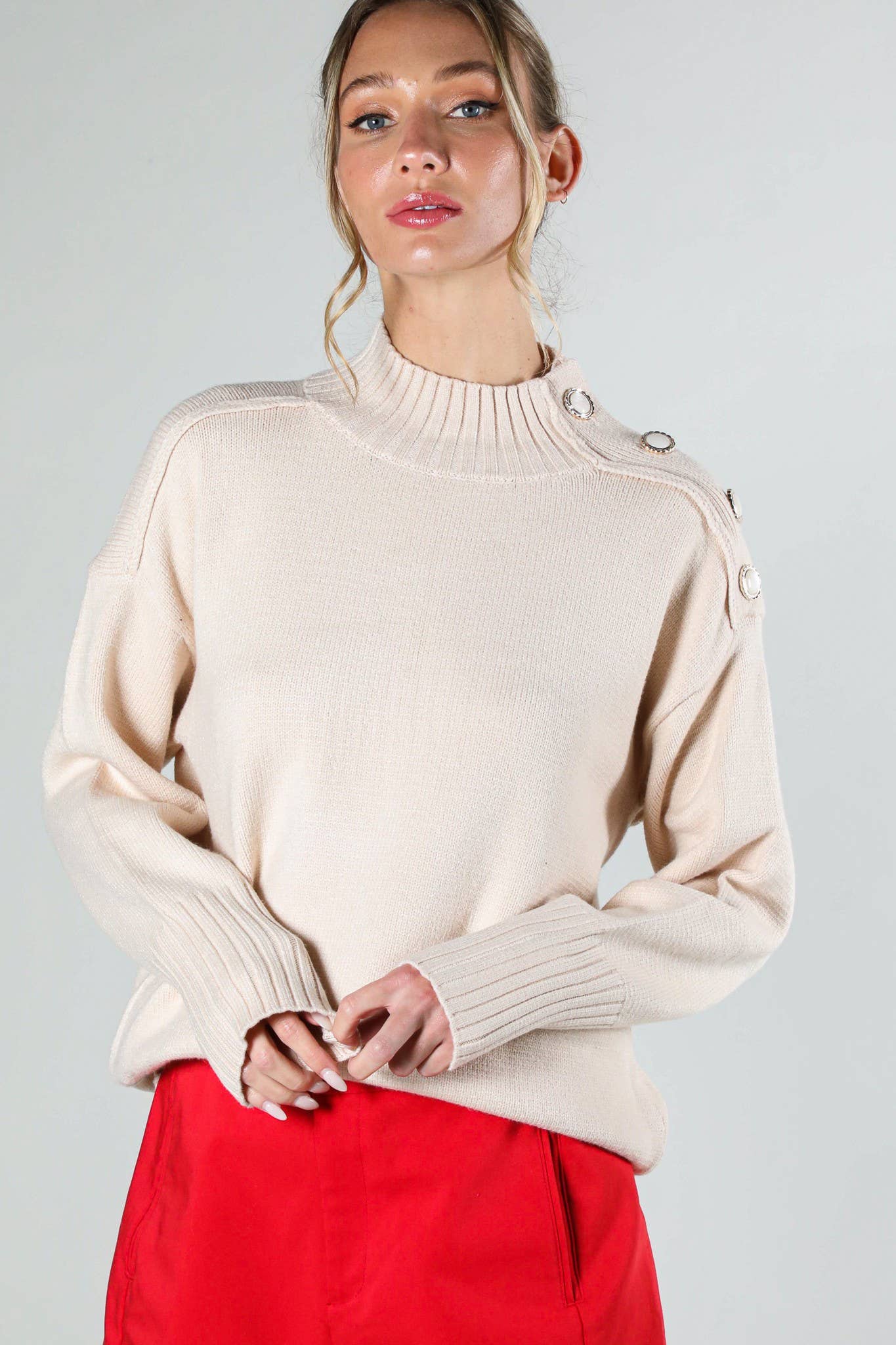 Vine & Love – Pulôver - Mulher por atacado – Camisola de Malha com Gola Alta e Detalhe de Botões VT8146611