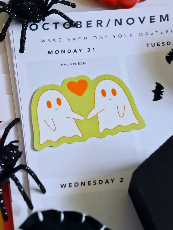 Ghosties in Love | Adesivo in vinile impermeabile lucido per la vendita all'ingrosso da parte di Day Dreamer Studios