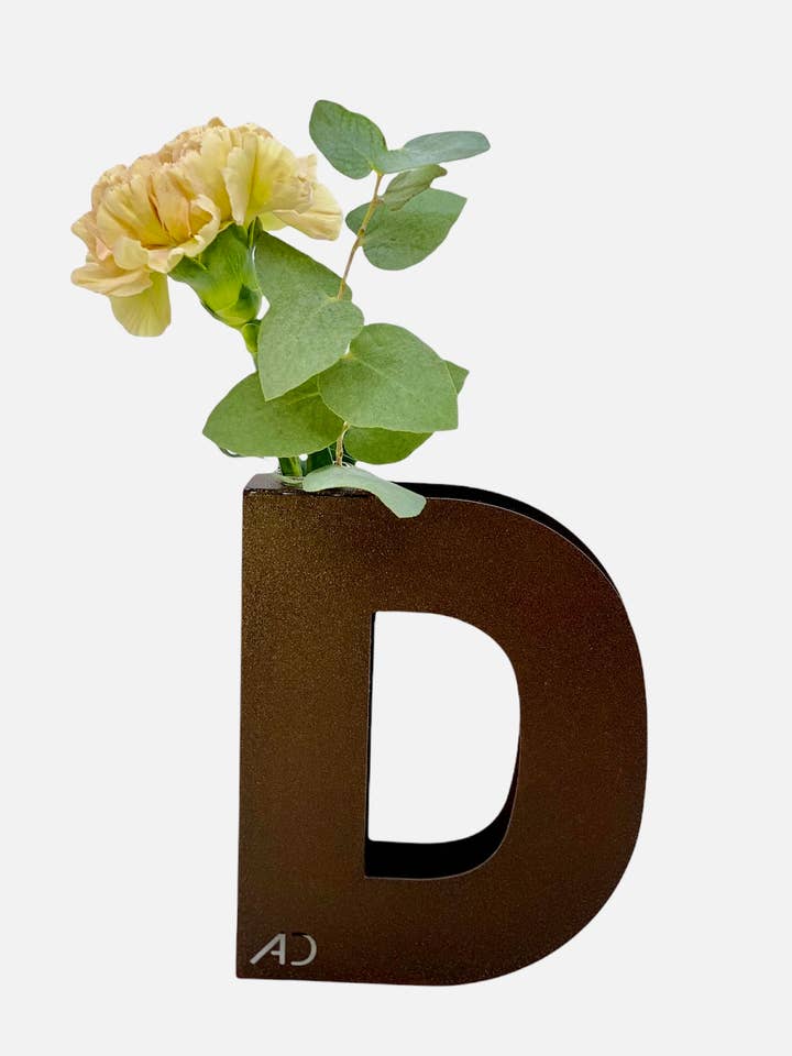 Einzelblumen-Cortenvase Buchstabe D für den Großhandel von Alphabet Design