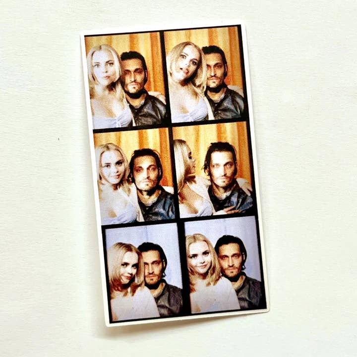 Buffalo '66 Billy & Layla Fotoautomaat Kiss-Cut Sticker voor wholesale door Literary by Ava