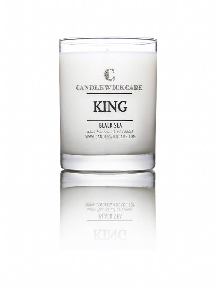 Bougies parfumées CandlewickCare King dans un bocal en verre (13 oz) pour la vente par CANDLEWICKCARE