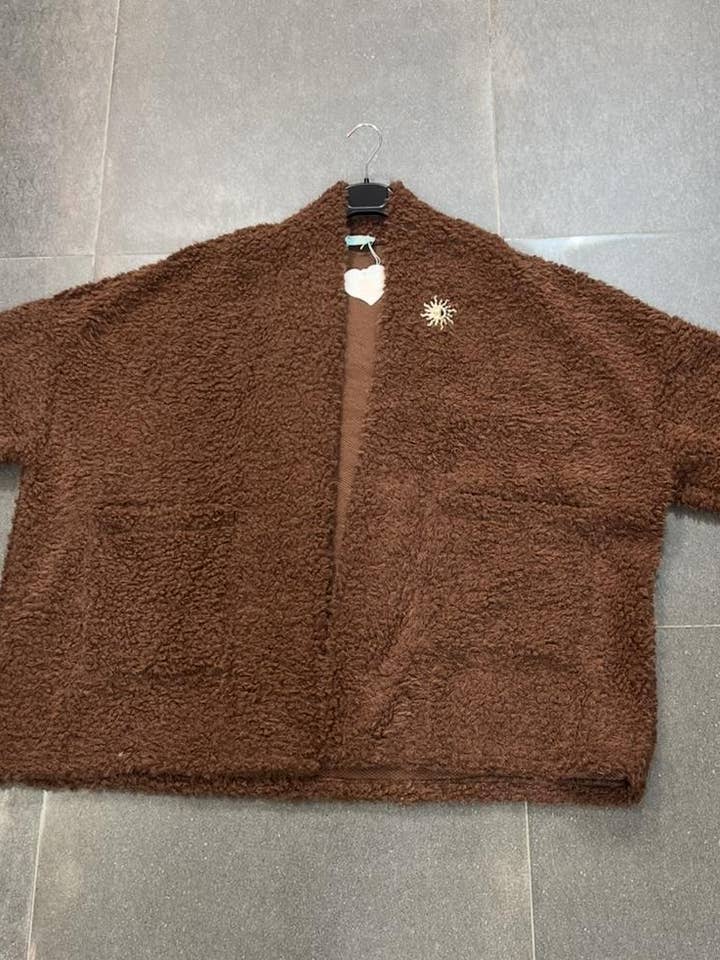 cfashion - Wholesale Outerwear Vest - Women's - large size fur vest with pocket and brooch4