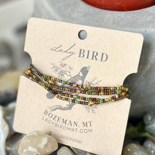 Lady Bird Market – Pulseira de missangas por atacado – Pulseira de Enrolar com 5 Voltas de Missangas Verdes, Castanhas e Douradas