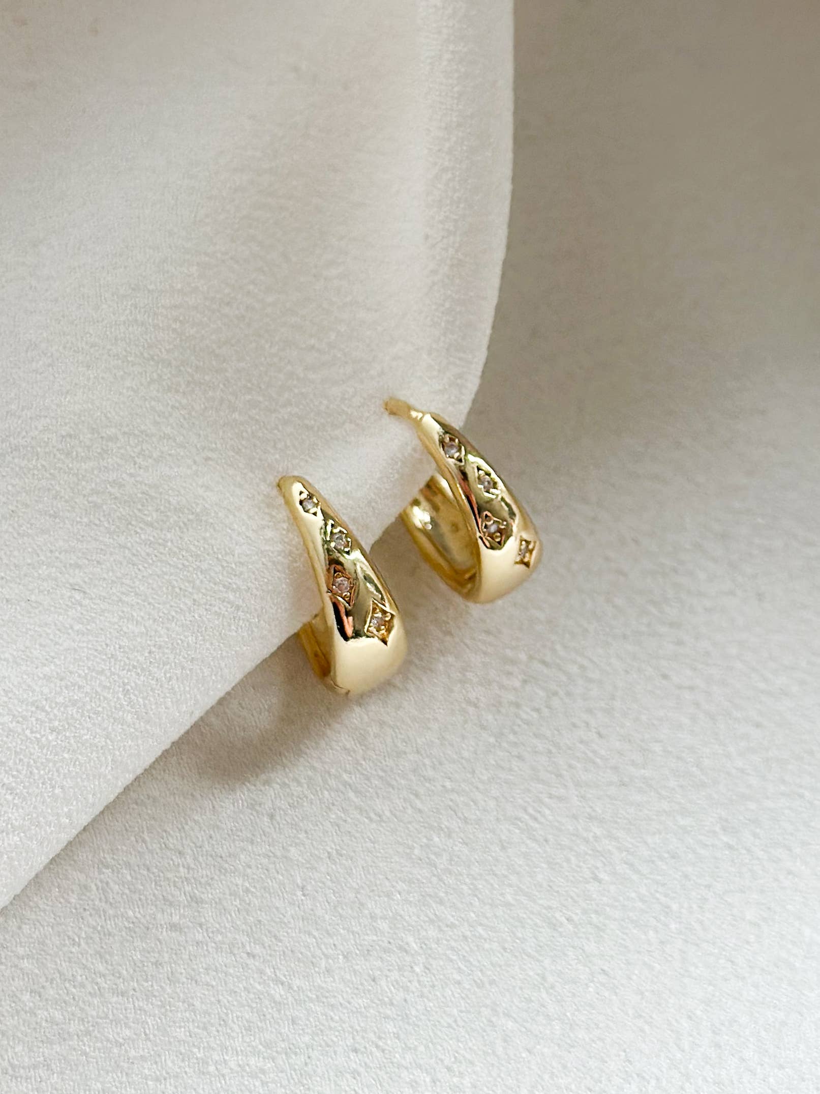 Ellis Grey Jewellery – wholesale Hoop earrings – 18k Gold Star Teardrop Hoops