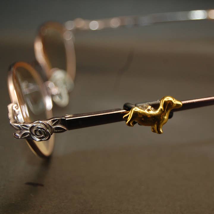 Golden Dachshund Charm for wholesale by Www.eyeglasssesdecorations.com