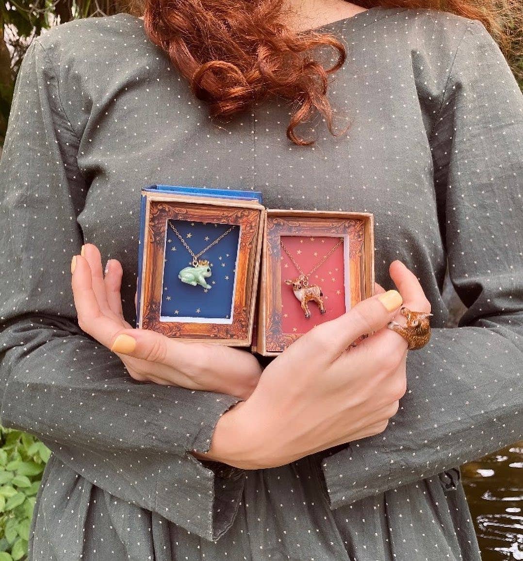 Camp Hollow Porcelain Animal Treasures - Wholesale Halskettinghanger - Frog Prince ketting3