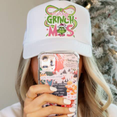 Casquette de camionneur Preppy Merry Grinchmas Coquette pour la vente par Gia Gifts Boutique