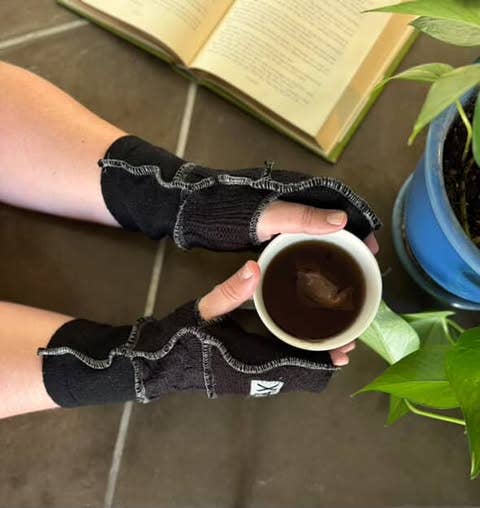 Jax Upcycled - Wholesale Gloves - Women's - Upcycled Unisex Fingerless Gloves Solid Black Color6