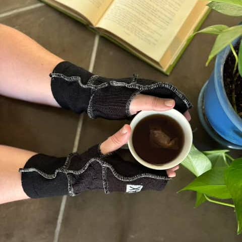 Jax Upcycled - Wholesale Gloves - Women's - Upcycled Unisex Fingerless Gloves Solid Black Color6